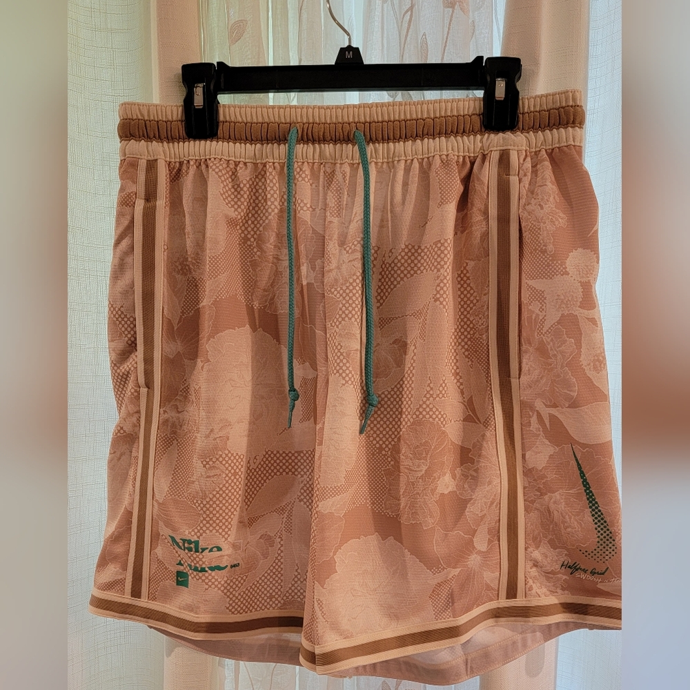 NWT Men's large Nike shorts, cream/brown, aqua, basketball, zip pocket